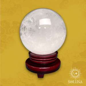 Quả Cầu Thạch Anh Trắng tự nhiên đặt trên đế gỗ phong thủy