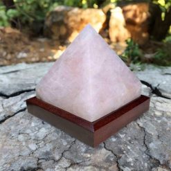 kim tự tháp thạch anh hồng