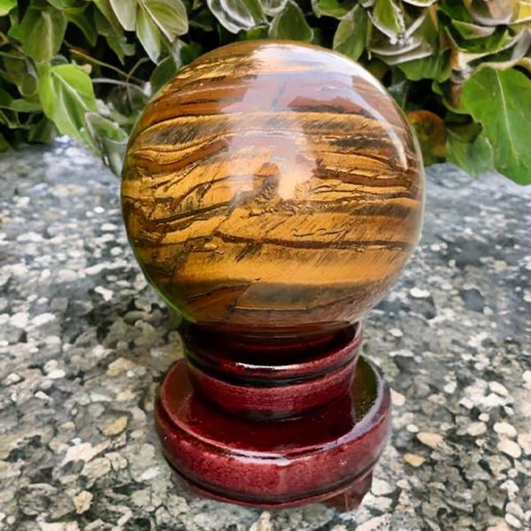 qua-cau-mat-ho-vang-nau2 Quả Cầu Mắt Hổ Vàng Nâu SOLUNA, với hiệu ứng mắt mèo lấp lánh, chiêu tài lộc và tăng quyền lực cá nhân.