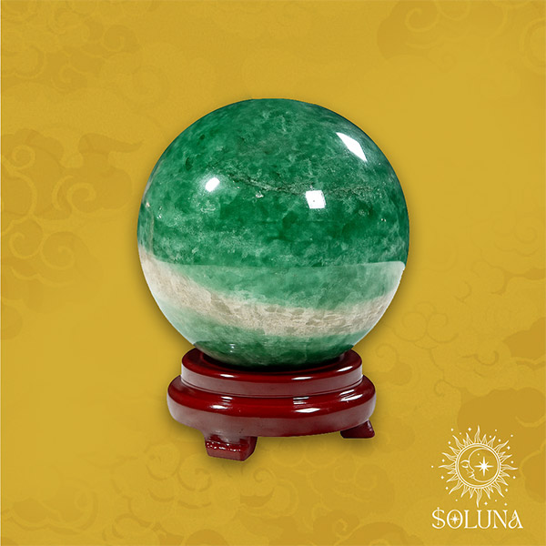Quả Cầu Thạch Anh Xanh tự nhiên (Green Aventurine), biểu tượng bình an, cân bằng và chiêu tài lộc.