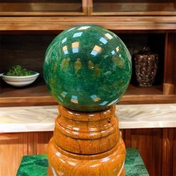 Quả Cầu Thạch Anh Xanh tự nhiên (Green Aventurine), biểu tượng bình an, cân bằng và chiêu tài lộc.